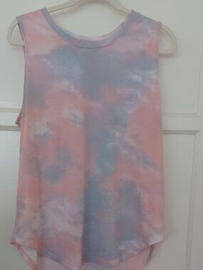 Weekend Soul ladies sleeveless tee shirt summer fun in clouds pink & blue NWOT